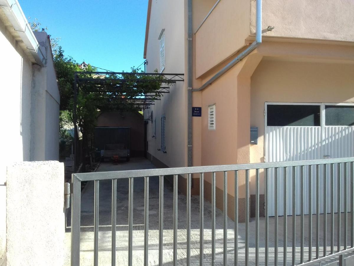 شقة Apartman Iva Kaštela المظهر الخارجي الصورة