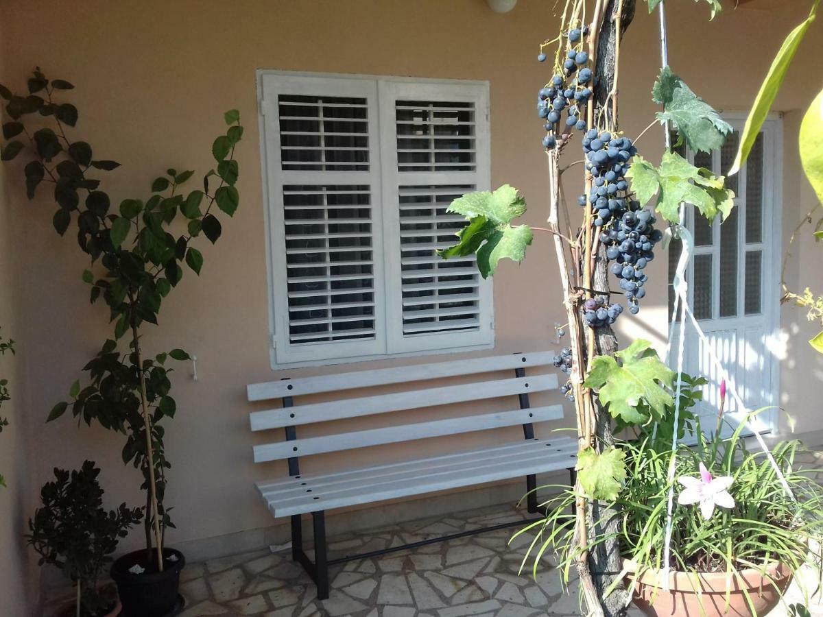 شقة Apartman Iva Kaštela المظهر الخارجي الصورة